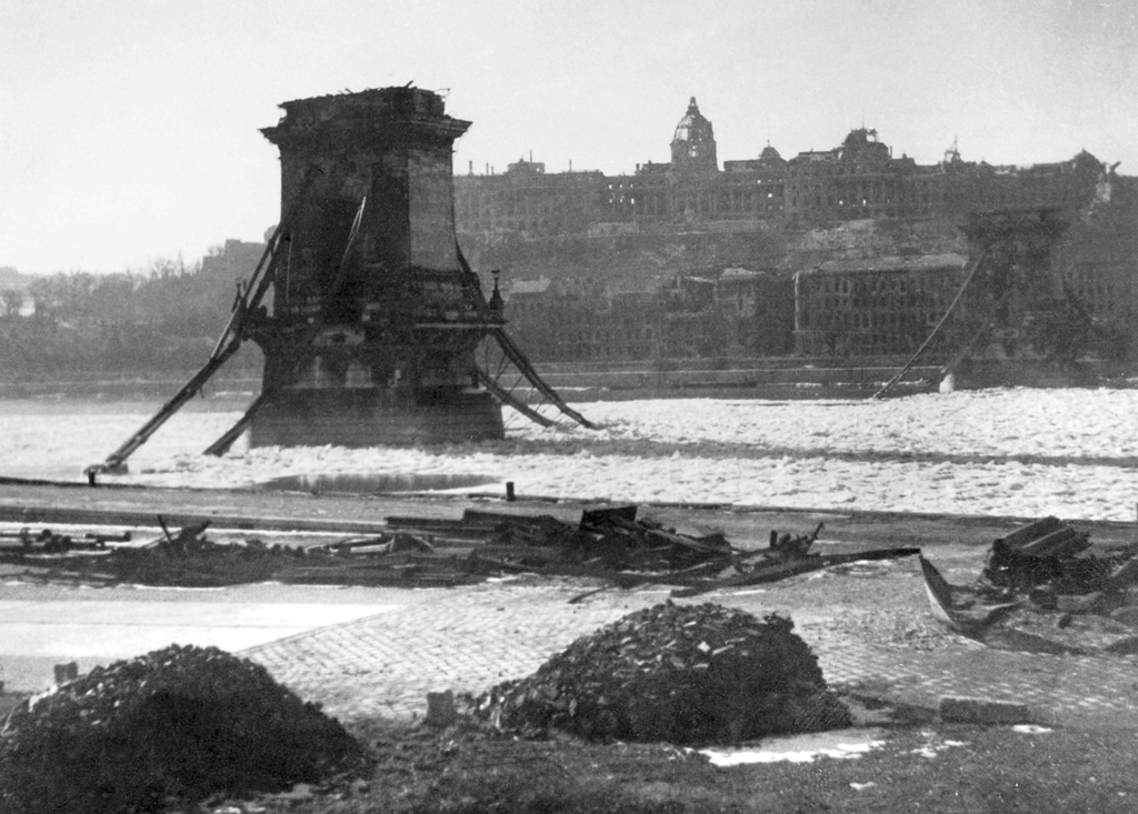 Chain Bridge and Palace in Ruins (1946)